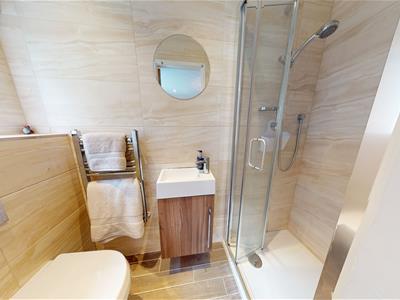 EN SUITE